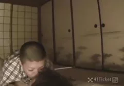 Rosyjski młodzieży miga cycki i cipki darmowe filmy erotyczne w pracy na ulicy