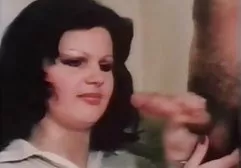Okno darmowe filmy dojrzałe kobiety obok niego