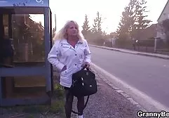 Blondynka dojrzała filmy erotyczne za darmo na telefon myje Heidi i gotowania